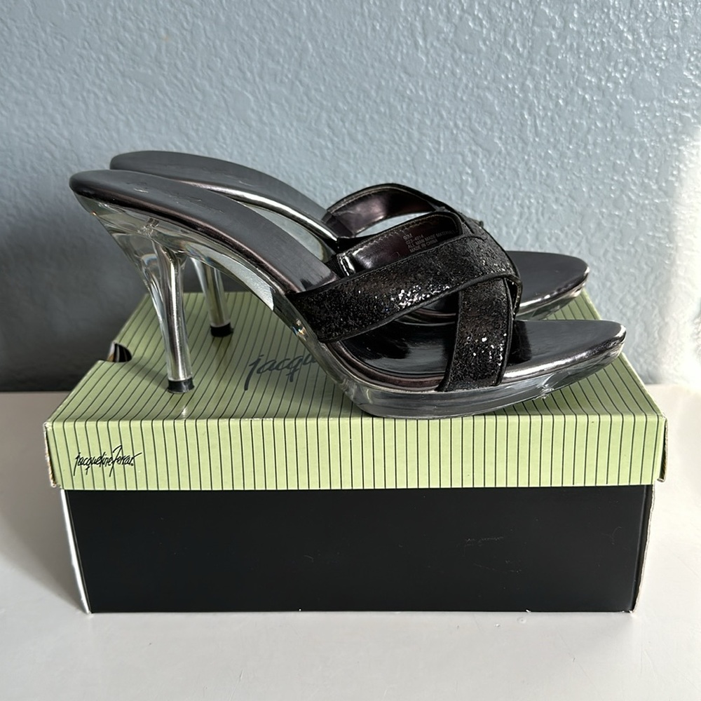 Jacqueline Ferrar 9 1/2M Black heels
